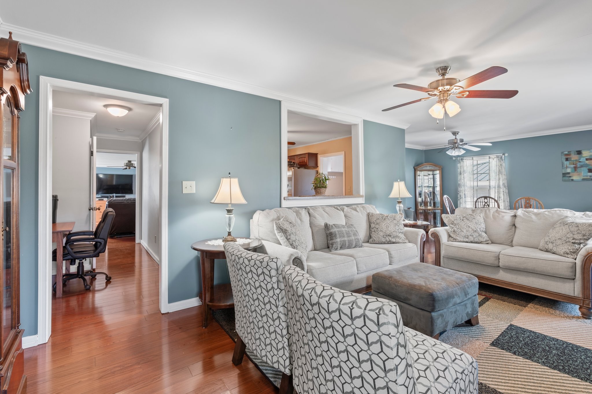 4239 Sixteenth Model Road Manchester, TN 37355 - Photo 11 of 56 a living room with furniture