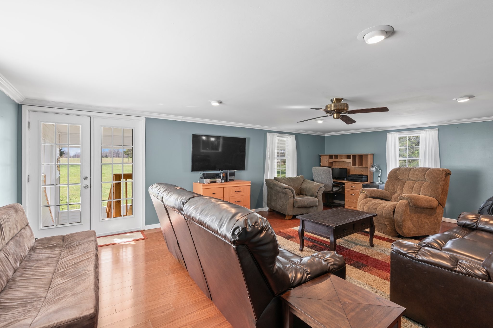 4239 Sixteenth Model Road Manchester, TN 37355 - Photo 20 of 56 a living room with furniture and a flat screen tv