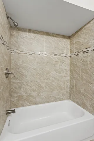 $2,000 | 4 Tower Court, Downers Grove, IL 60516