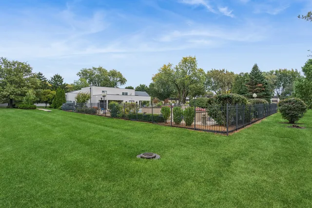 $2,000 | 4 Tower Court, Downers Grove, IL 60516