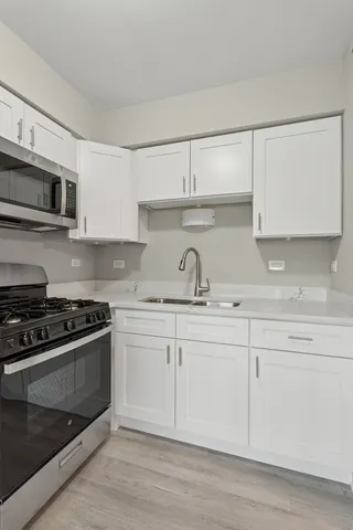 $2,000 | 4 Tower Court, Downers Grove, IL 60516