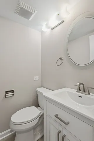 $2,000 | 4 Tower Court, Downers Grove, IL 60516