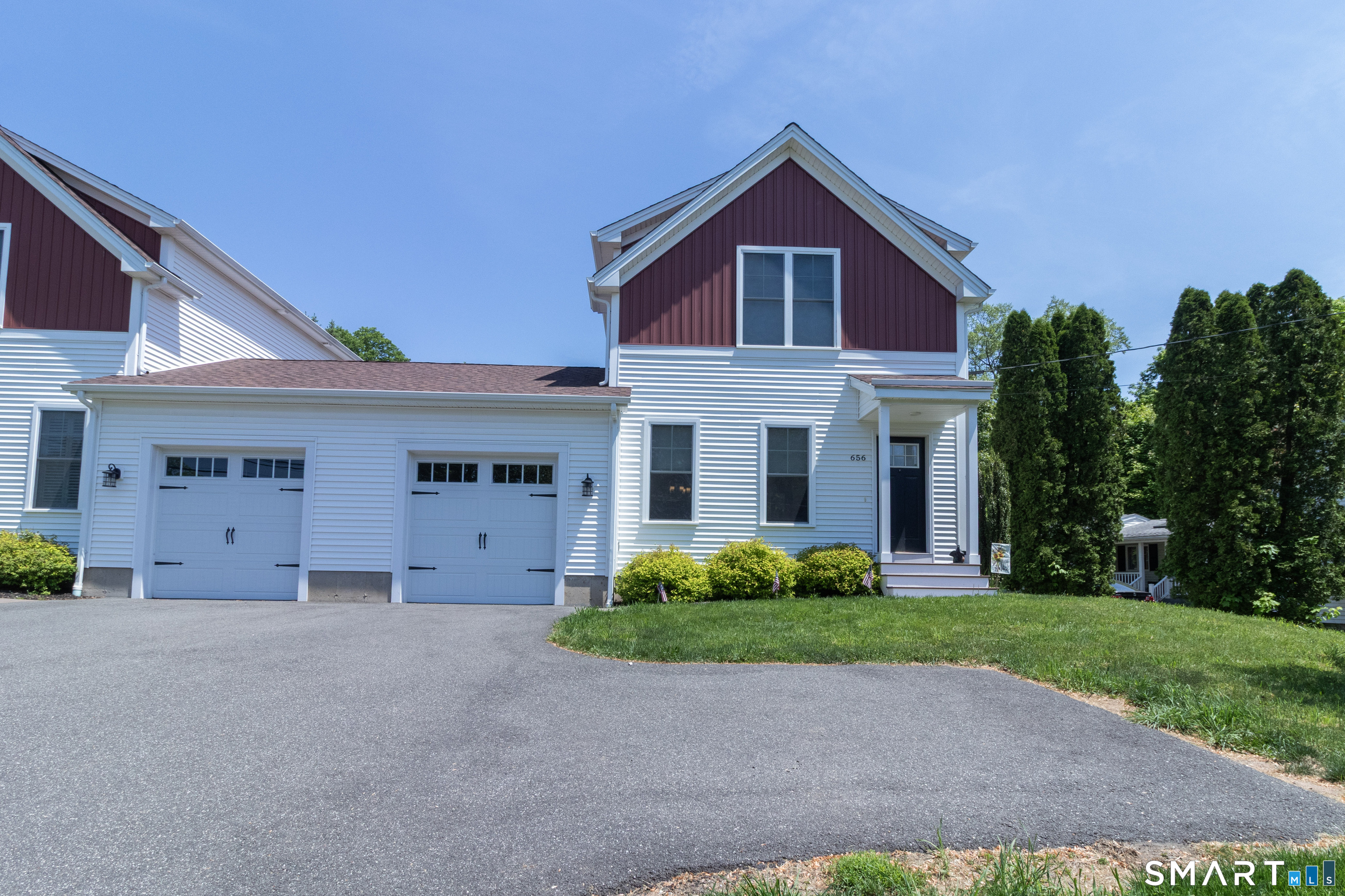 656 Bartholomew Road, Unit 656 Middletown, CT 06457 - Photo 3 of 27 a front view of a house with garden