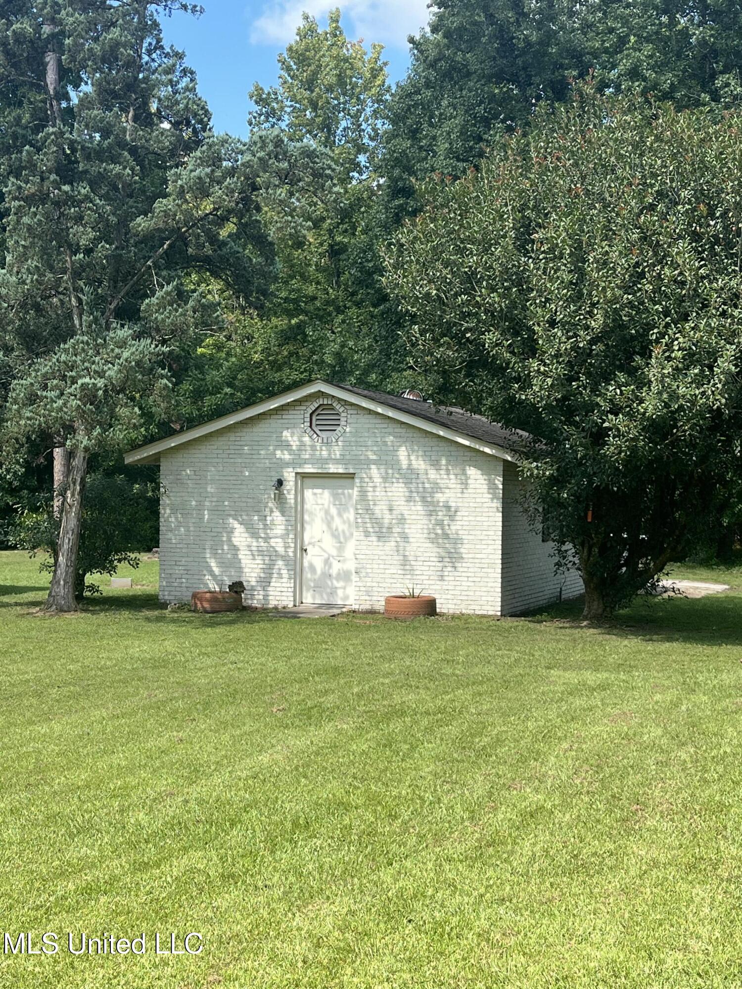 1404 Neal Road Picayune, MS 39466 - Photo 5 of 36 IMG_1178