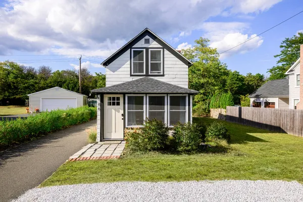 $639,000 | 86 Old Country Road, East Quogue, NY 11942