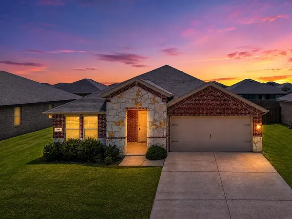 $2,000 | 819 Rustic Way, Royse City, TX 75189