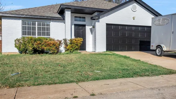 $2,300 | 527 Alameda Avenue, Duncanville, TX 75137