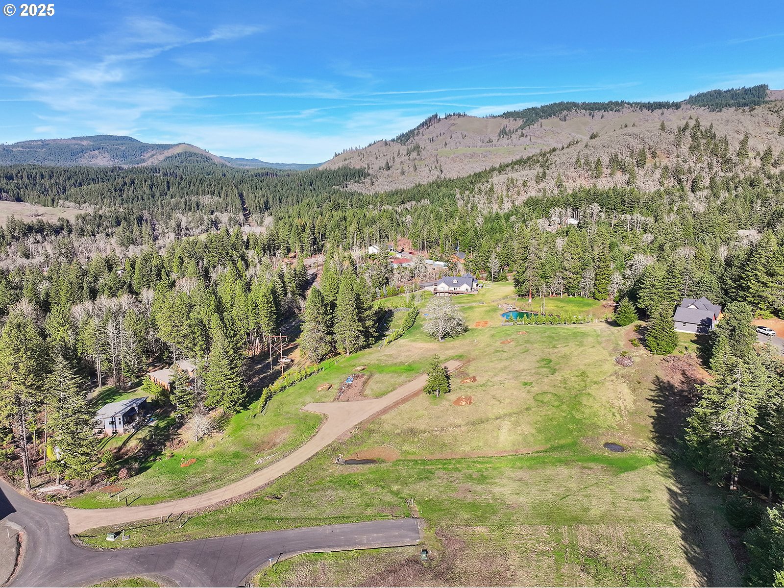 2 Graham Lane White Salmon, WA 98672 - Photo 7 of 18 a view of a mountain from a yard