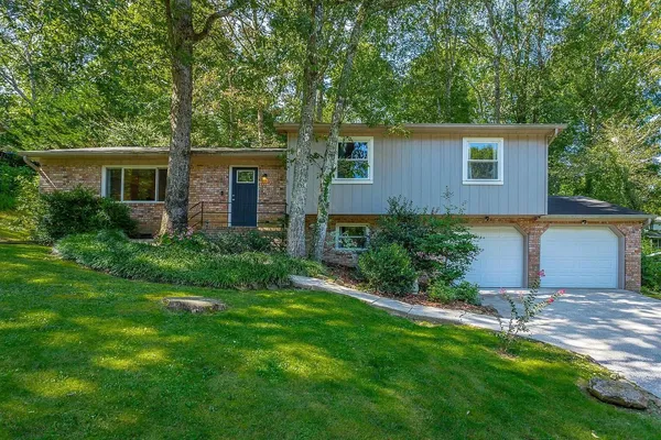 $2,900 | 819 Skyline Park Drive, Signal Mountain, TN 37377