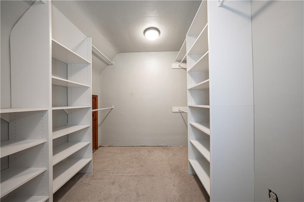 1504 Greentree Road Pittsburgh, PA 15220 - Photo 21 of 50 Beautiful Walk-In Closet
