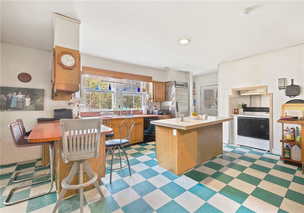 406 Bellevue Avenue Newport, RI 02840 - Photo 11 of 44