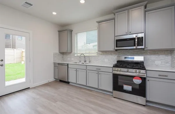 $2,000 | 17231 Walden Lk Lane, Hockley, TX 77447