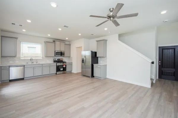 $2,000 | 17231 Walden Lk Lane, Hockley, TX 77447