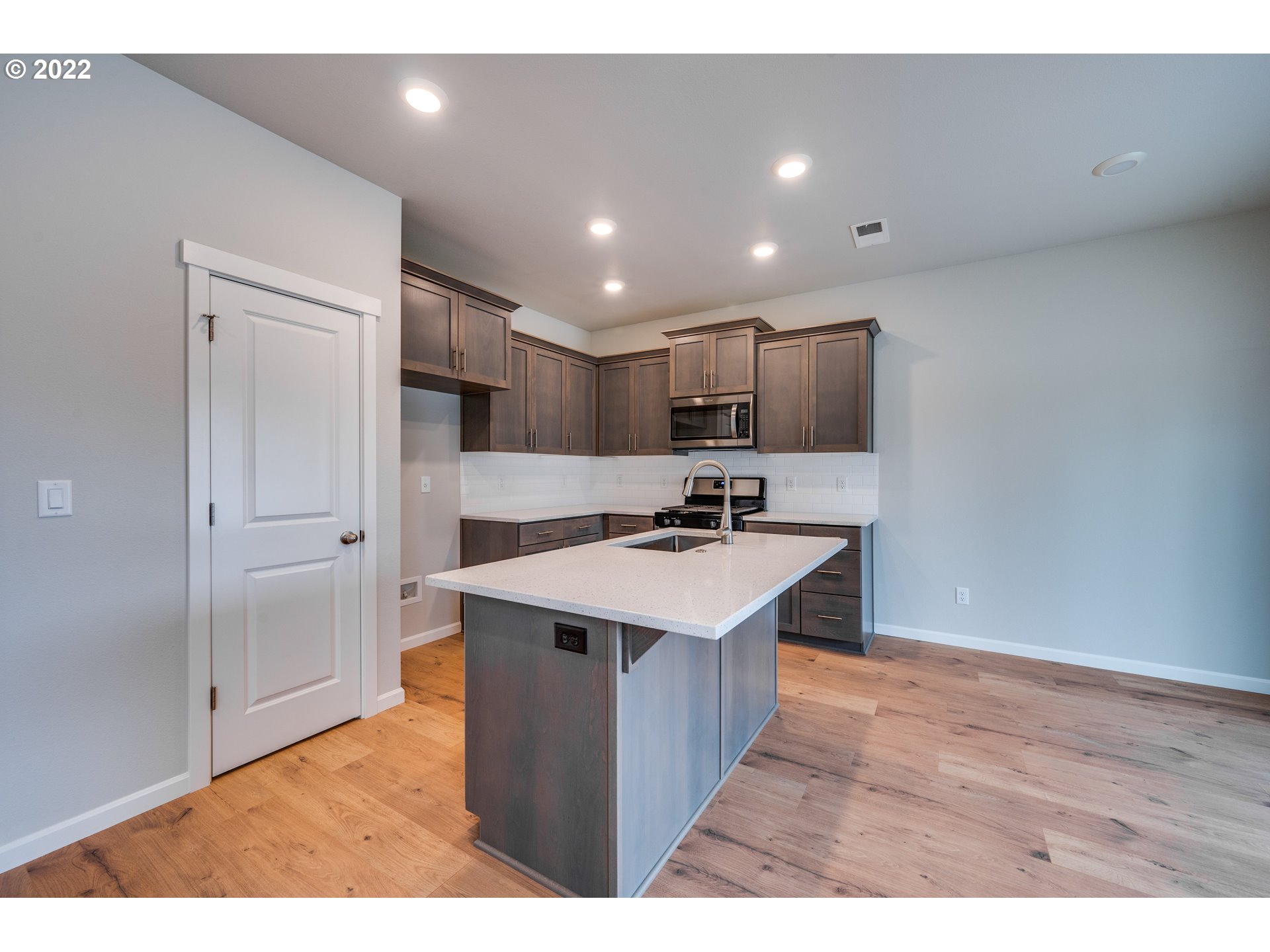 16690 Pne Crk Drive La Pine, OR 97739 - Photo 6 of 32