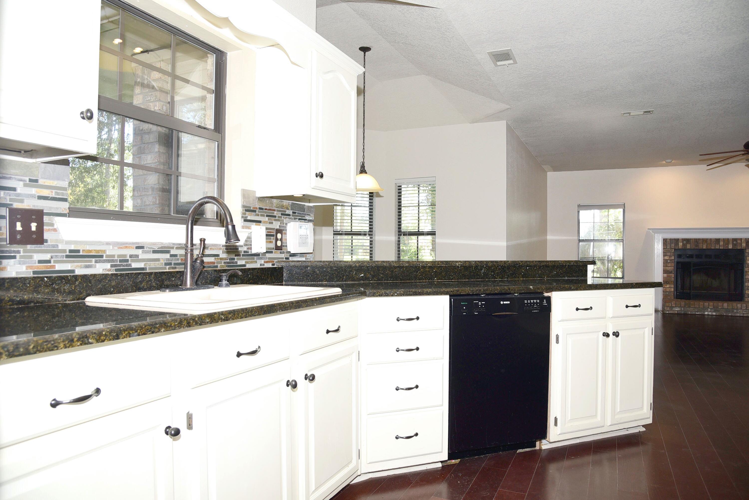 116 Baywind Drive Niceville, FL 32578 - Photo 9 of 37 original-27