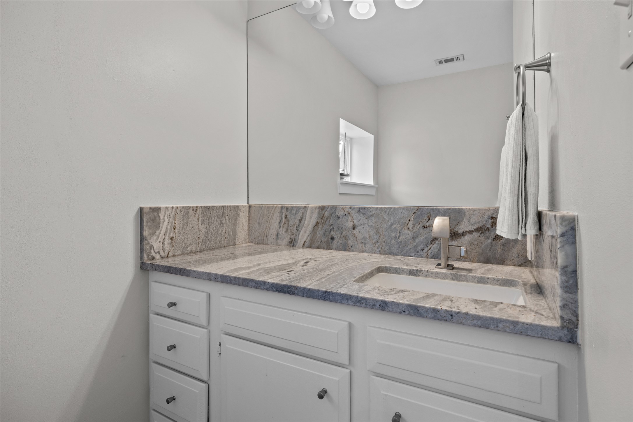 1758 Channel Road Austin, TX 78746 - Photo 16 of 39