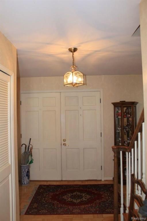 33723 Hunters Pointe Road Farmington Hills, MI 48331 - Photo 9 of 25