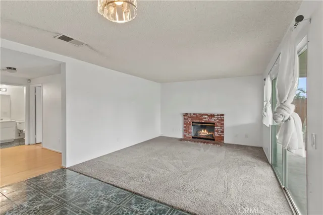 a view of livingroom with furniture and ceiling fan