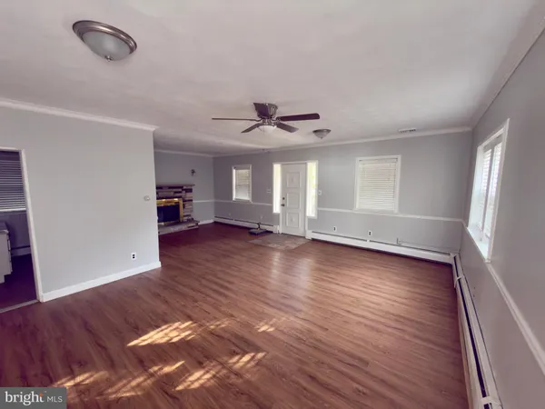 $4,000 | 422 West 6th Avenue, Conshohocken, PA 19428