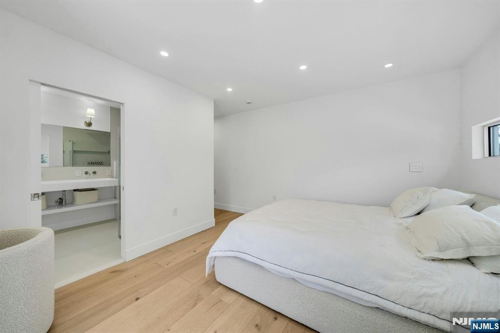 27 Knickerbocker Road Closter, NJ 07624 - Photo 21 of 25