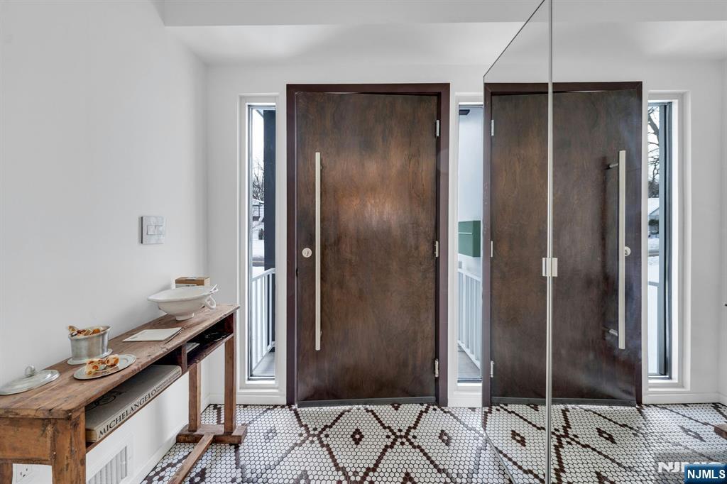 27 Knickerbocker Road Closter, NJ 07624 - Photo 23 of 25