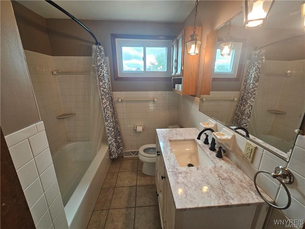 70 Theresa Drive Cheektowaga, NY 14227 - Photo 3 of 9