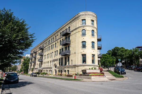 $4,000 | 1818 North Water Street, Unit 306, Milwaukee, WI 53202
