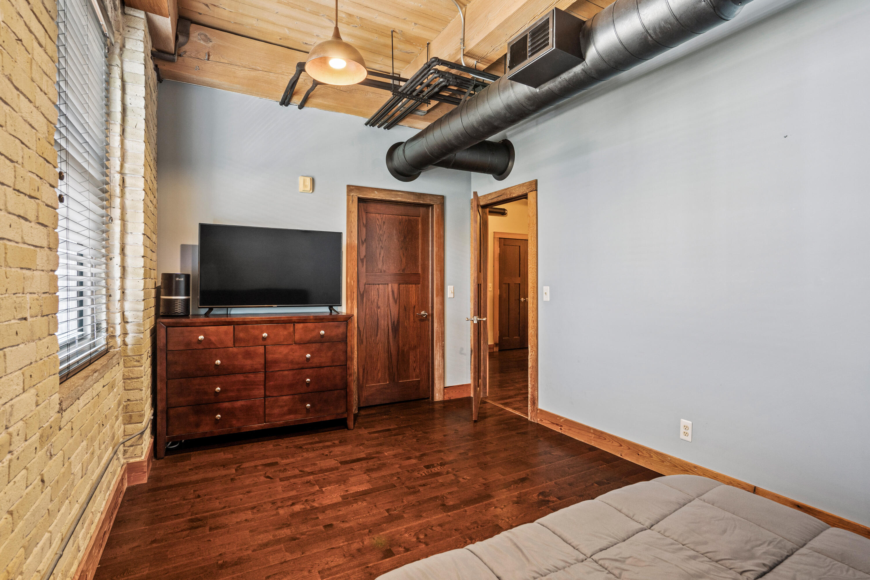 1818 North Water Street, Unit 306 Milwaukee, WI 53202 - Photo 14 of 26 Bedroom2 pic2