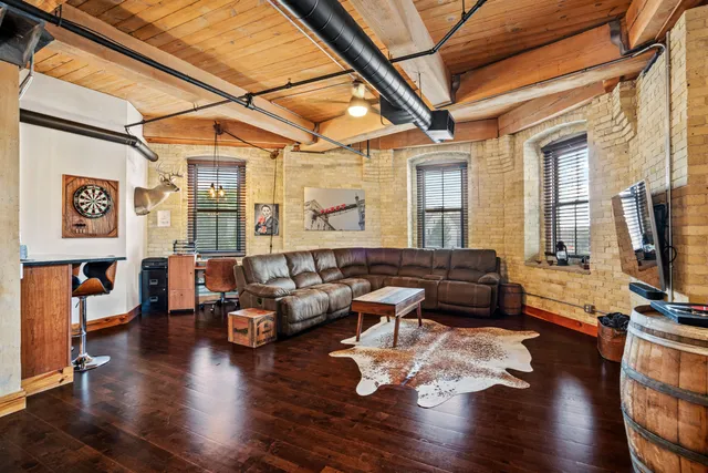 $4,000 | 1818 North Water Street, Unit 306, Milwaukee, WI 53202