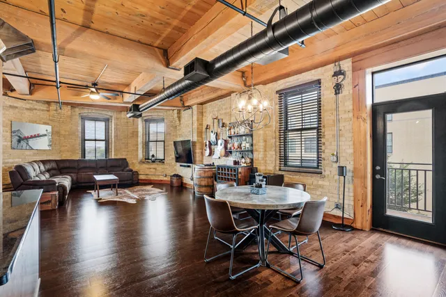 $4,000 | 1818 North Water Street, Unit 306, Milwaukee, WI 53202