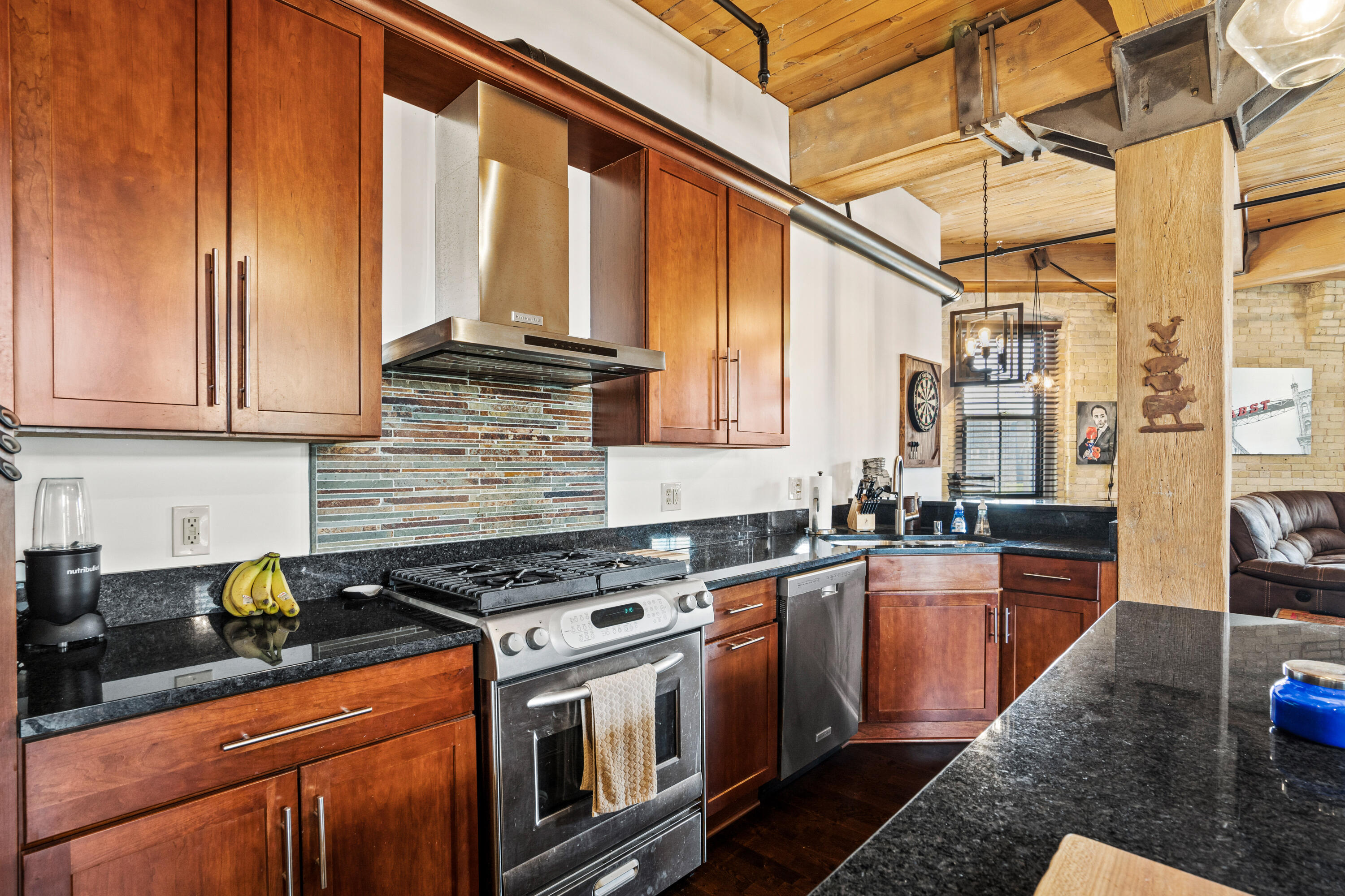 1818 North Water Street, Unit 306 Milwaukee, WI 53202 - Photo 21 of 26 Gas Range