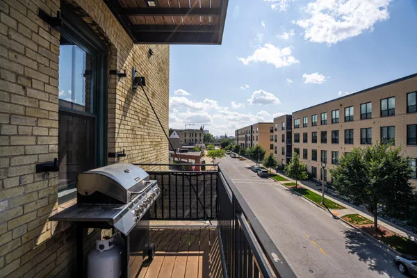 $4,000 | 1818 North Water Street, Unit 306, Milwaukee, WI 53202