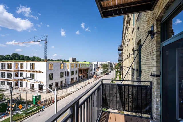 $4,000 | 1818 North Water Street, Unit 306, Milwaukee, WI 53202