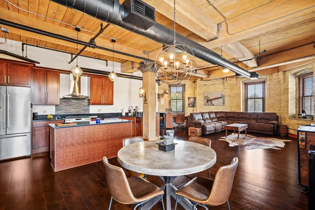 $4,000 | 1818 North Water Street, Unit 306, Milwaukee, WI 53202
