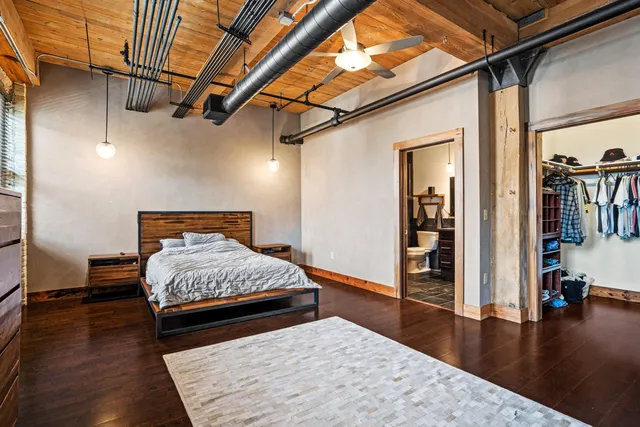 $4,000 | 1818 North Water Street, Unit 306, Milwaukee, WI 53202