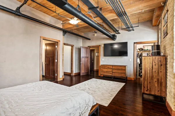 $4,000 | 1818 North Water Street, Unit 306, Milwaukee, WI 53202
