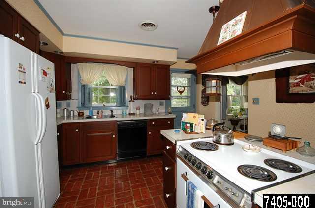 11 Lee Street Hanover, PA 17331 - Photo 5 of 20 Gallery Image 5