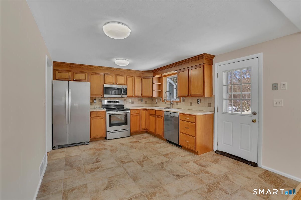 99 Frances Drive Manchester, CT 06040 - Photo 8 of 27