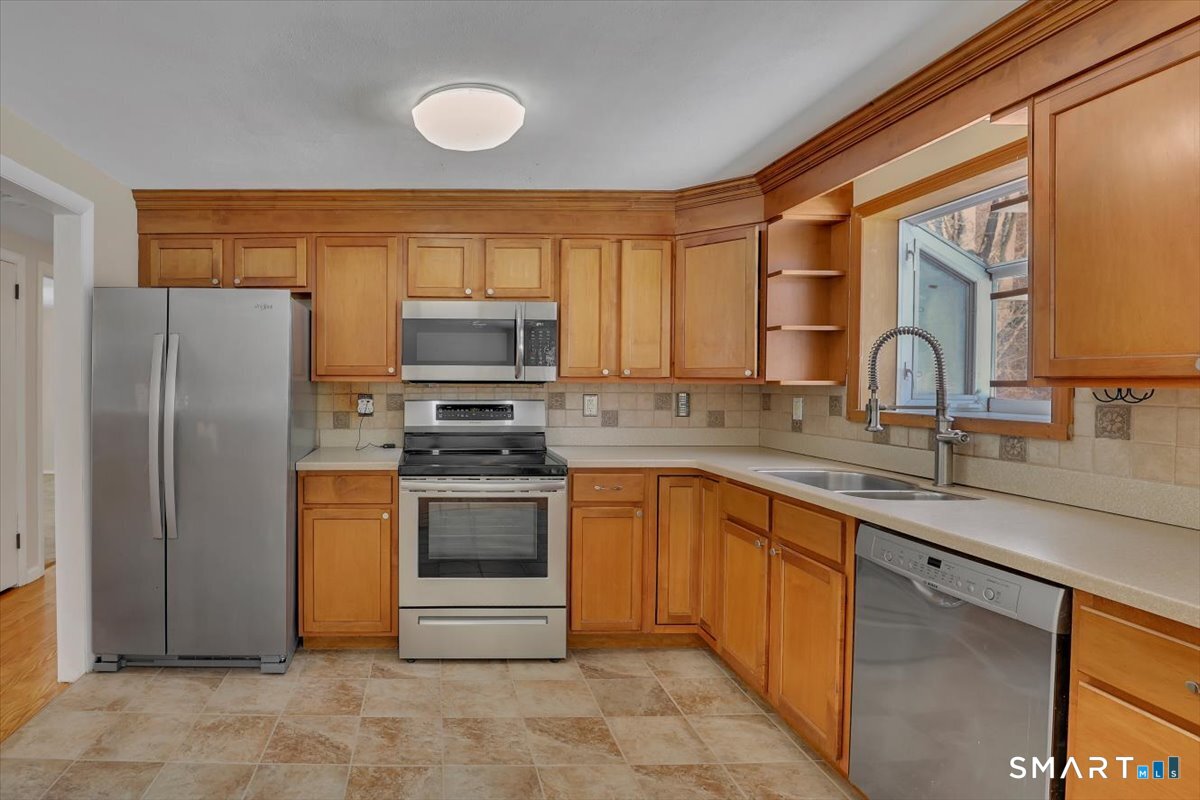 99 Frances Drive Manchester, CT 06040 - Photo 9 of 27