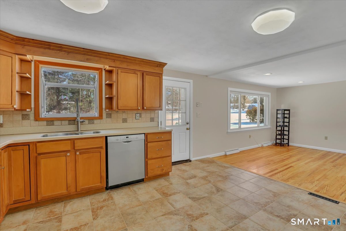 99 Frances Drive Manchester, CT 06040 - Photo 10 of 27