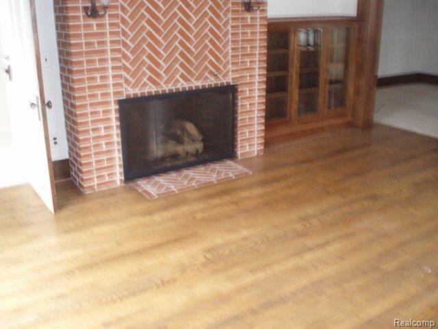 448 Sheldon Road Plymouth, MI 48170 - Photo 2 of 5 living room