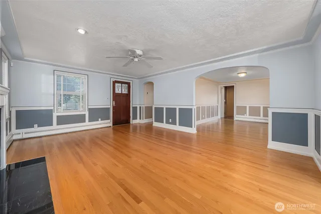 a view of empty room with wooden floor and windows