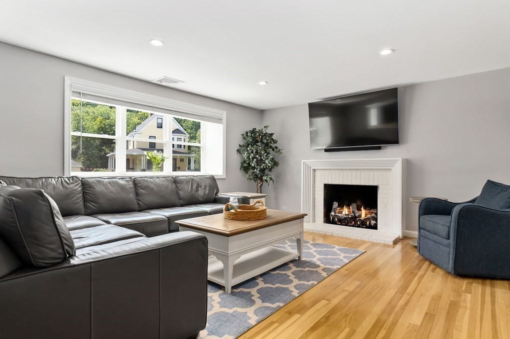 55 Spring Street Wakefield, MA 01880 - Photo 3 of 32