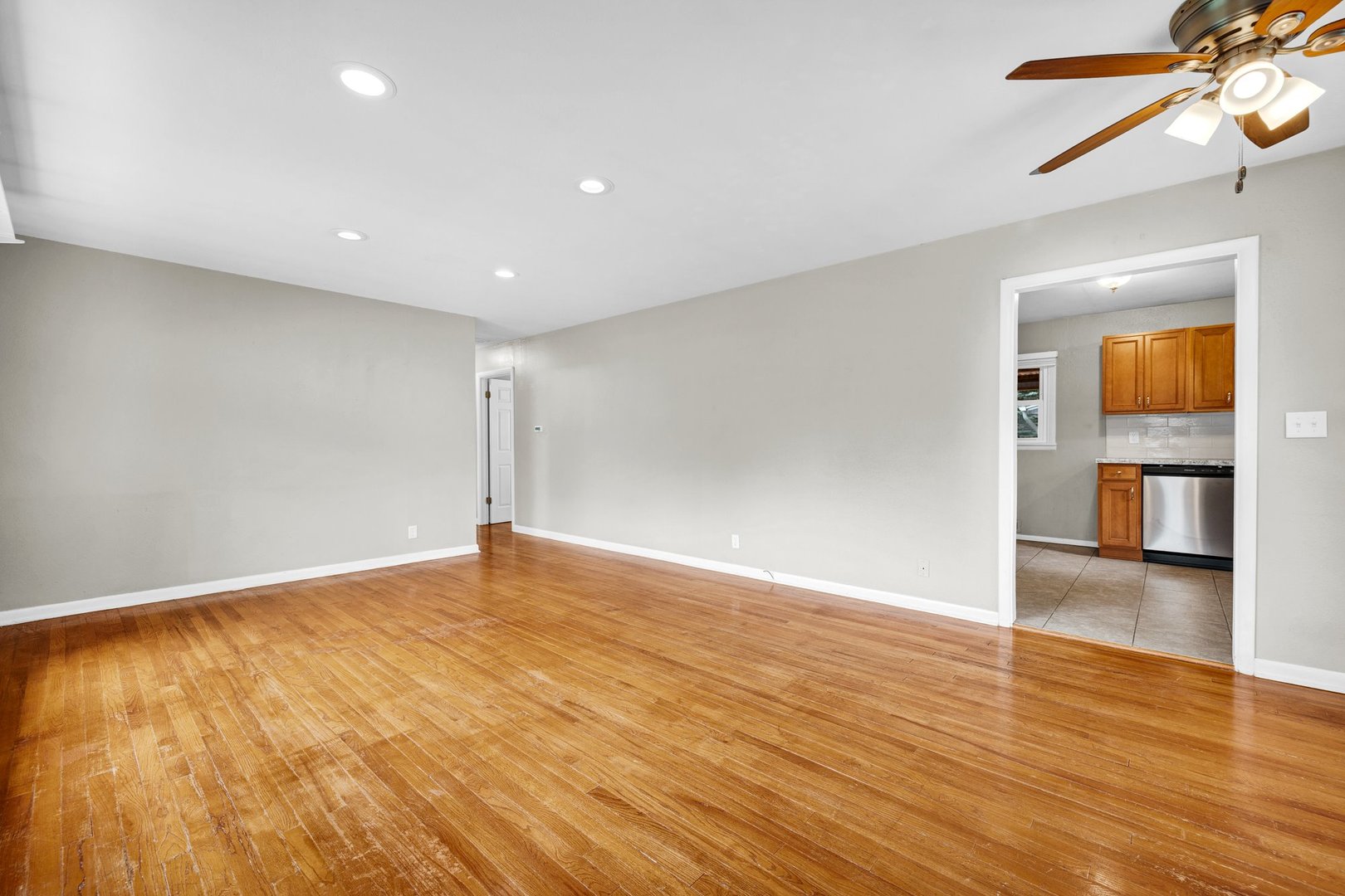 113 Conley Circle Bloomington, IL 61701 - Photo 2 of 22