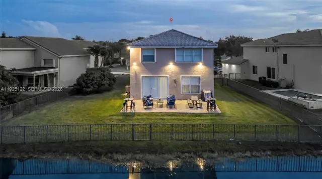 a view of a house with backyard and garden