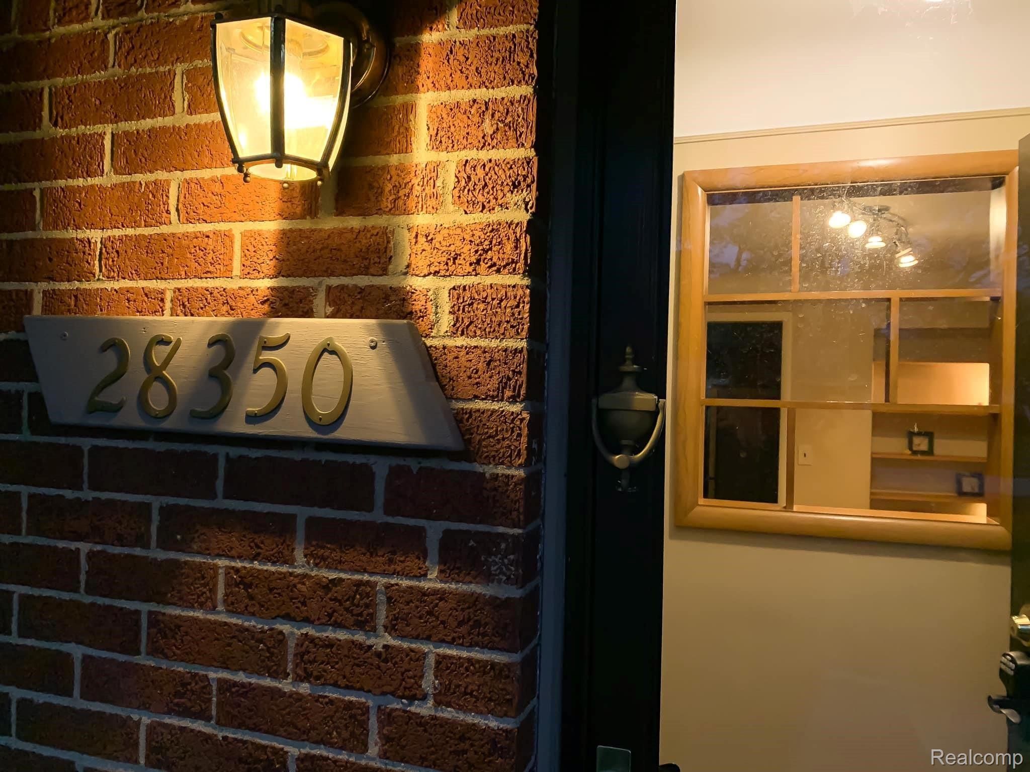 28350 Bayberry Road Farmington, MI 48331 - Photo 19 of 26 28530 BAYBERRY FARMINGTON HILLS MI (24).jpg