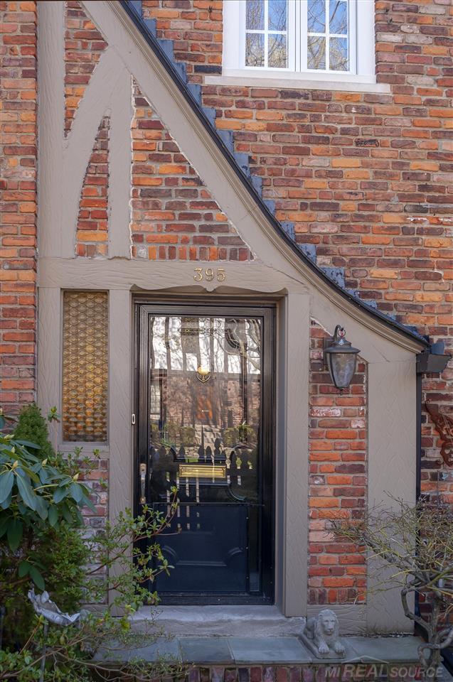 395 Rivard Boulevard Grosse Pointe, MI 48230 - Photo 2 of 54 31378482-1.JPG