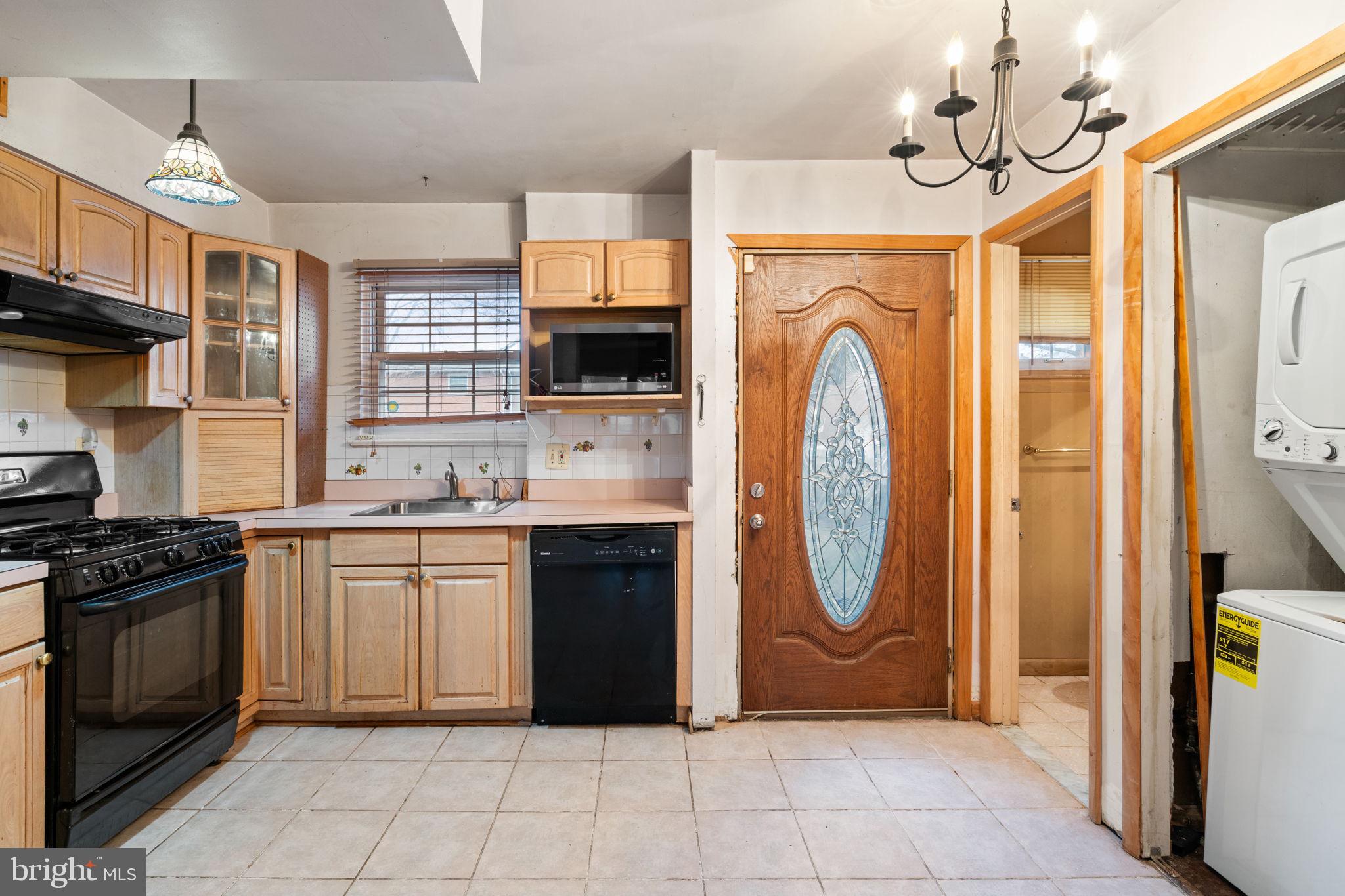 1004 Colonial Avenue Alexandria, VA 22314 - Photo 4 of 21 Kitchen