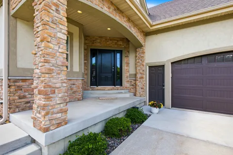 $700,000 | 905 Castle Stone Pass, Verona, WI 53593
