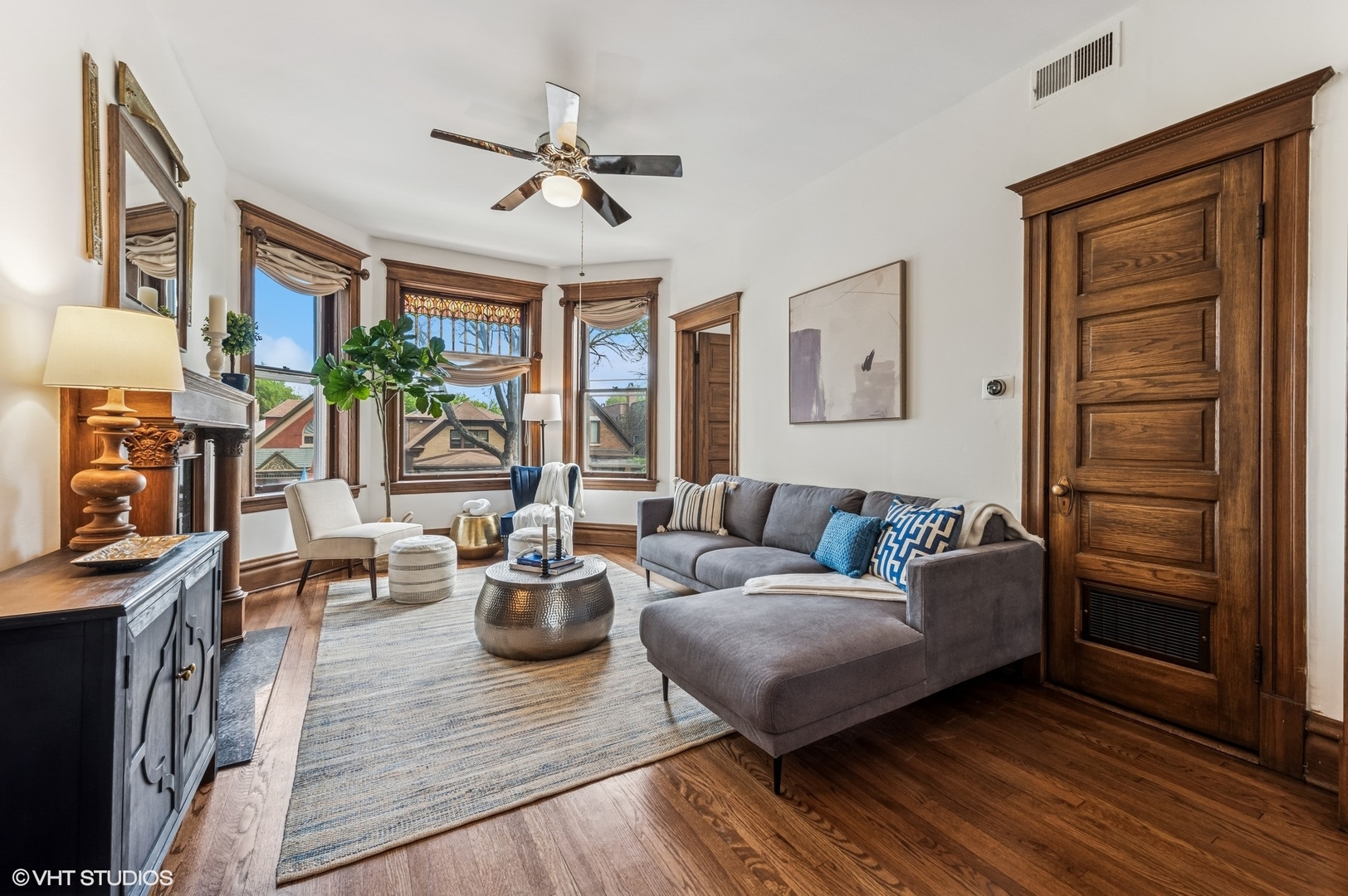 2137 West Cortez Street, Unit 2 Chicago, IL 60622 - Photo 4 of 19 a living room with furniture and a window